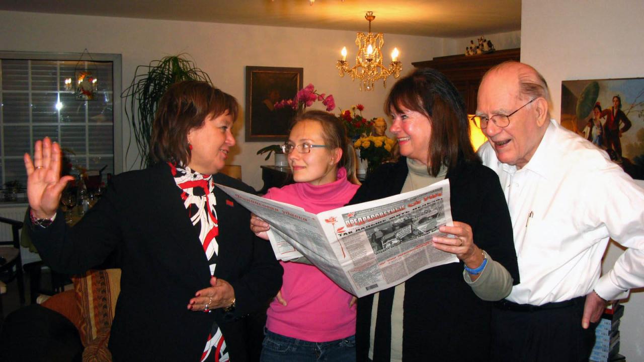 October 18, 2009, Wiesbaden, Germany - Natalia Vitrenko seminar with Lyndon and Helga Zepp-LaRouche, and LYM member Polina Kurtova, who translated Natalja's presentation. (EIRNS/Christopher Lewis)