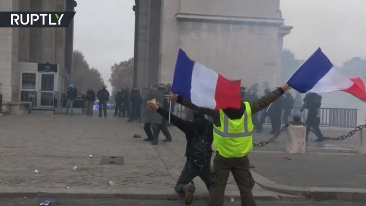 A standoff at the Arc de Triomphe led some to draw parallels between the Yellow Vest protests and Franceâs revolutionary past. [Ruptly / Screengrab]