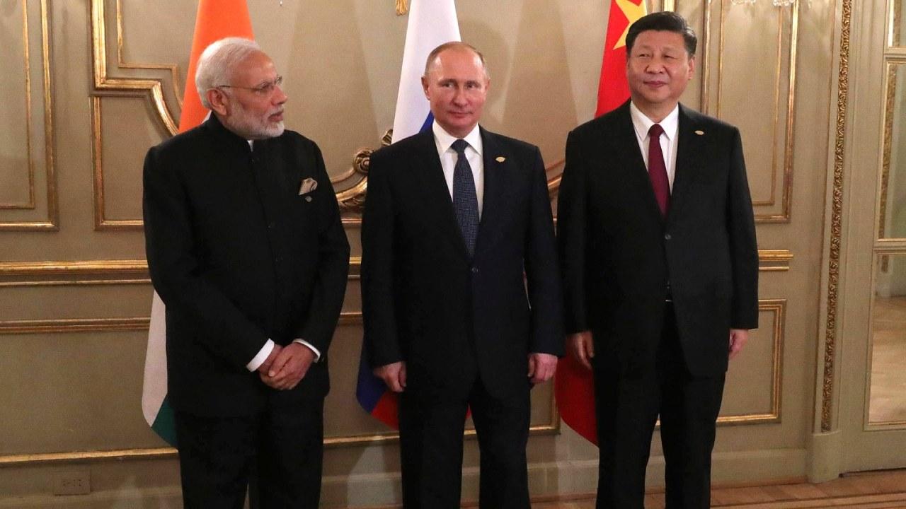 Russian Federation President Putin, with Prime Minister of India Narendra Modi and President of China Xi Jinping before a meeting in the Russia-India-China format. December 1, 2018 Buenos Aires, Argentina (en.kremlin.ru)