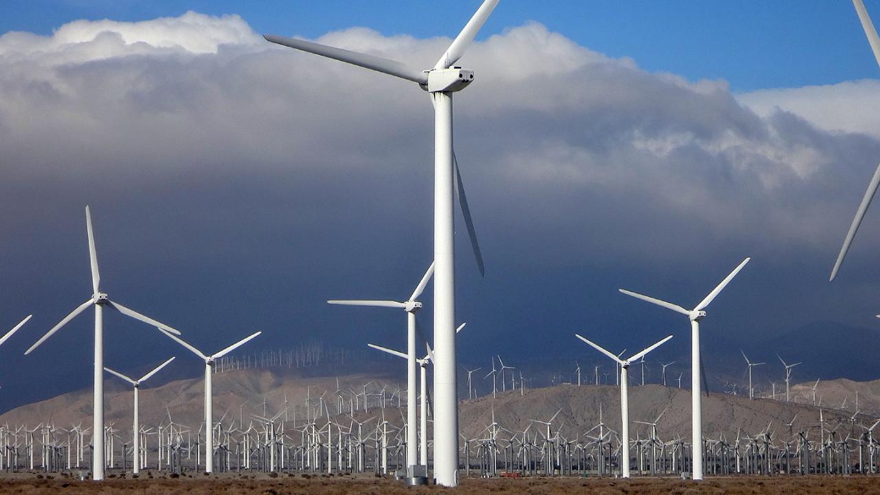 This famous wind farm, The San Gorgonio Pass Wind Farm, is located between the San Jacinto and San Bernardino mountains in Southern California. (2016) Photo: Erik Wilde, Wikipedia, CC BY-SA 2.0